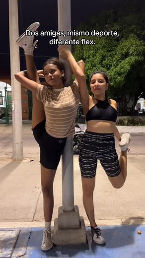 Not my style #notmystyle #flexibility #flexibilitychallenge #amigas #evolutioncheer #evolution #entretenimiento #training #cheerfriends #calentamiento
