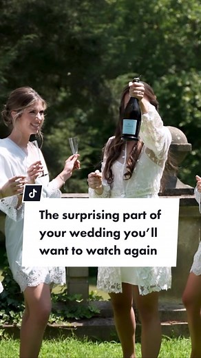 Unexpected Wedding Moments You’ll Love to Watch Again 😍 On the morning ☀️ of your wedding, there are a million little beautiful moments that are worth capturing, like: 💕first looks: couple, family, wedding party 💕hair and makeup transformation 💕getting into your dress/suit 💕intimate moments in the wedding suite with mom & grandmother 💕reunion with bridesmaids 💕wedding party gifting 💕a moment for the gown 💕details like florals, invitation suite & shoes 💕sentimental moments with dad/brot