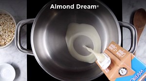 Who says you can’t have dessert for breakfast? This recipe for Chunky Monkey Oatmeal is sure to level up your breakfast game! | DREAM Non Dairy Canada