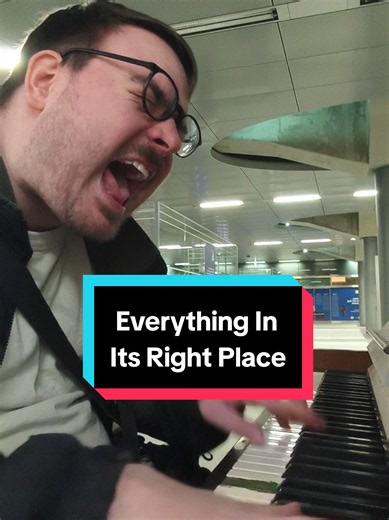 Another spontaneous session at Berlin Hbf, this time (like most of the time, to be honest) some @Radiohead #radiohead #everythinginitsrightplace #vocalcoach