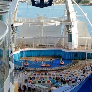 Watching the water show rehearsal from my balcony on the Oasis of the Seas 😁 | Sea Cruisers