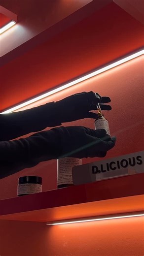 d.licious on Instagram: "« Quand mes soins préférés se choisissent comme des bijoux✨… Des gants, des gestes précis, une élégance rare pour des soins ultra-sensoriels et efficaces dont je ne peux plus me passer… ». Retrouvez toute la gamme @d.licious_cosmetic chez @flyingsolonyc à Paris, Paris, rue Étienne Marcel — Paris style, New York vibes✨ #SkincareRitual #LuxurySkincare #BeautyExperience #ParisStyle #perfectskincare"