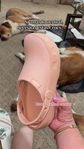 Las Crocs más cómodas y bonitas 🤎✨ Perfectas para usar todos los días, súper ligeras y fáciles de combinar 🥿#crocs #crocsstyle #comodidad #ad @Crocs