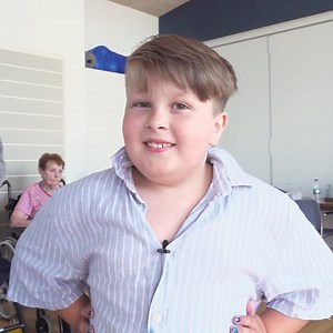 820K views · 22K reactions | Syv-årige Snorre er muligvis Danmarks yngste frivillige. Hver anden lørdag besøger han de ældre på Plejecenter Blomstergården i Slagelse. | TV2 ØST | Facebook