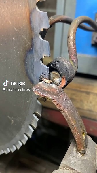 Satisfying Machines in Action: Relaxing Visuals