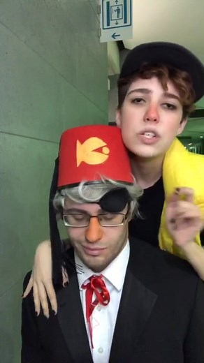 Bill knows the way to 1 Pine twin is through another #gravityfalls#gravityfallscosplay#bipper#grunklestan#bippercosplay#billcipher