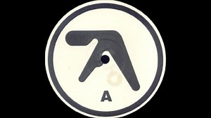 El diseñador del logo de Aphex Twin comparte los bocetos originales