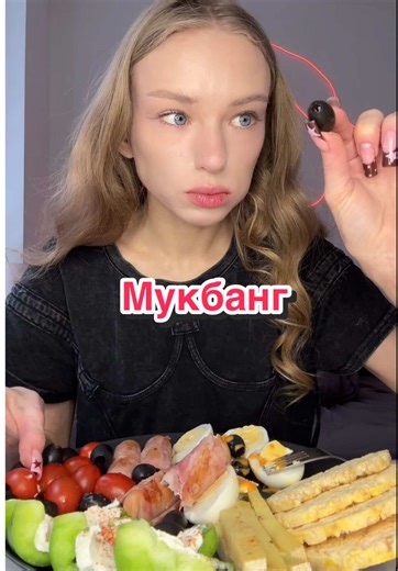 Enjoying Ossetian Pies: A Mukbang Experience