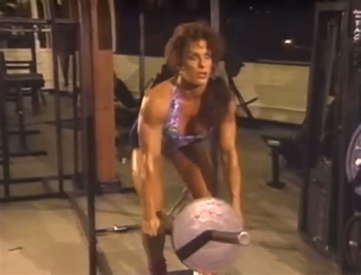 Iron Women History ⭐️ on Instagram: "Diana Dennis ⭐️ #oldschoolbodybuilding#goldenerabodybuilding#classicbodybuilding#90smuscle#90sbodybuilding#gym#bodybuilding#pumpingiron#pumpingiron2#womenwholift#womensbodybuilding#femalebodybuilding#themothersofiron#thegrandmothersofiron#retro#retromuscle#weightlifting#womensweightlifting#babeswithbiceps#biceps#quads#delts#veins#dianadennis"