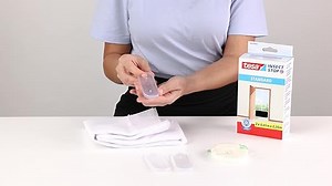 tesa Insect Stop STANDARD Fliegengitter für Türen - 2-tlg Insektenschutz Tür mit Klettband - Fliegen Netz ohne Bohren - 2 x 65 cm x 220 cm - Weiß