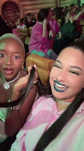 Occupations pendant l'attente d'Ariana Grande à Paris