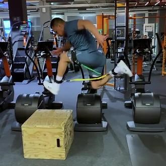 #旋转爆发力 #功能性训练#OneFit#你的坚持终将美好 #生命不息运动不止 @抖音小助手