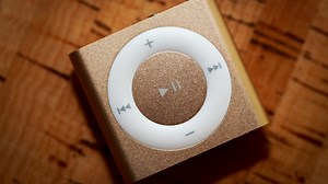 Apple iPod Shuffle review: An affordable MP3 player for working out -- and not much else