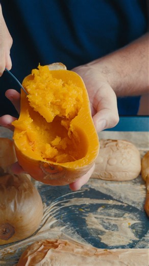 The Easiest Way To Make Pumpkin Puree 🥣✨ #cooking #kitchenhacks #recipe