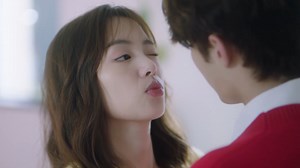 Mermaid Prince and Cinderella kiss to take out the sea pearl!😇😇 人鱼王子和灰姑娘接吻来取出海珠！ 📺📺Drama：I Don't Want To Fall in Love with Humans 🥳Come to watch and find your pick !🙌 #我才不要和人类恋爱呢 #IDontWantToFallinLovewithHumans | C Drama Camp