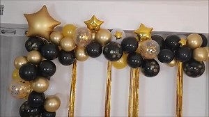 Planeas decorar un grado? 🧑‍🎓👩‍🎓🎈 Te compartimos este tutorial de como elaborar un arco orgánico en tonos negro y dorado. No te lo pierdas! Fuente: Youtube: Adriana Party | Bodegas Ilusión