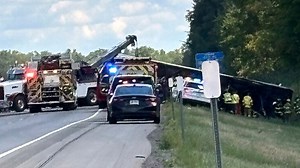 5 people killed after tour bus traveling back from Niagara Falls crashes in Upstate New York