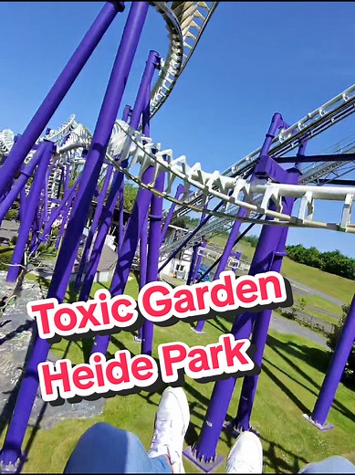 Erste Reihe Achterbahn Erlebnis im Toxic Garden
