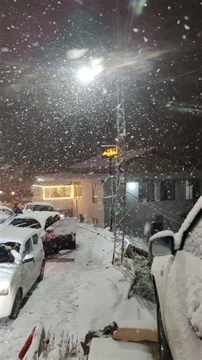Snowfall 🌨️ Queen of Hills Murree | Right Now #fyp #foryoupage❤️❤️ #murree #snowfall