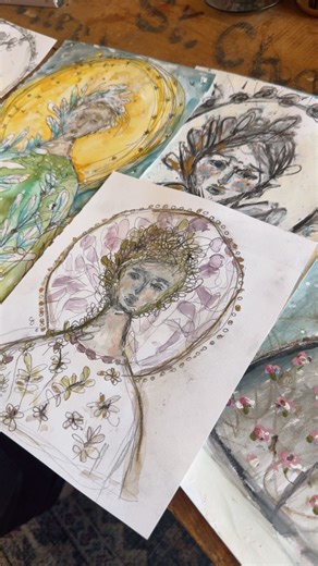 Christy Campbell Tomlinson on Instagram: "She Art: Golden Grace kicked off last night with a very emotional and vulnerable live. TONIGHT kicks off the first part of the workshop.. where we sketch and create with mediums such as Pen, pencil, stabilo, charcoal, oil pastel, watercolor, acrylic marker, and more! This is just in part one! Part two which goes live December 4th has all the textural mediums like modeling paste, paper clay, gelliplate, image transfer, collage and more. We work on canvas,