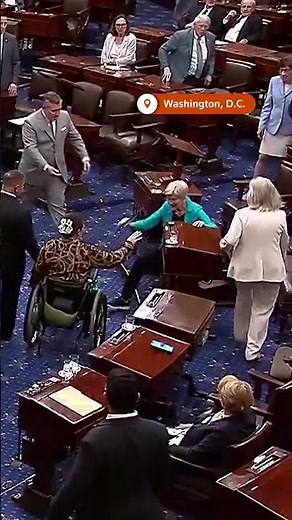 Elizabeth Warren falls over during US Senate session