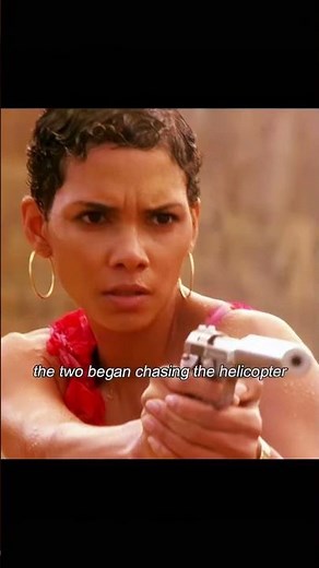 The female agent pursues the fugitive.#movie #female #film