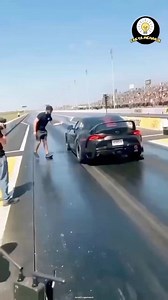 Beginilah kondisi aspal jalan drag race. Drag race mobil adalah olahraga otomotif yang memperlombakan kecepatan mobil dalam menempuh jarak tertentu. Mobil-mobil yang digunakan dalam drag race disebut dragster. Beberapa hal yang perlu diperhatikan dalam drag race mobil: Keterampilan pengemudi, Kemampuan mekanik, Kerjasama tim, Spesifikasi mesin. Beberapa contoh mobil yang digunakan dalam drag race: Honda Civic, Acura Integra, Lancer Evolution VIII, Honda Estilo. #Faktamenarik #teknologi #duniaoto