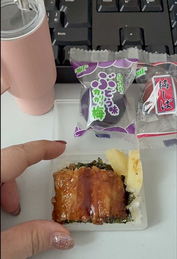 秋刀魚の蒲焼き弁当：ミニチュア料理の楽しみ