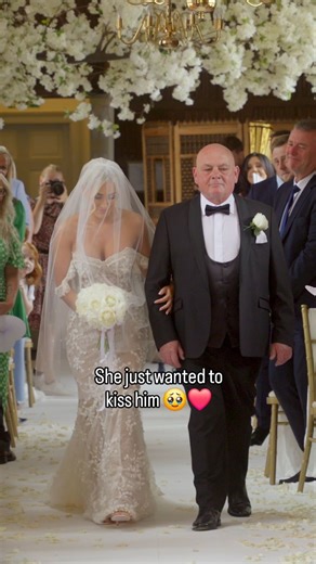 57K views · 2.9K reactions | What a beautiful ceremony this was at @gosfieldhallweddingvenue  #weddingvideo #aislewalk #weddingvideography | Flower In Hand Wedding Videography | Facebook