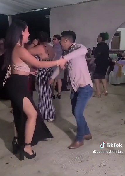 Danza Cumbia: Chicas Lindas en Movimiento