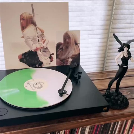 When you Zig or Zag .. #poppy #impoppy #poppyzig #vinyl #ilovepoppymusic🩵