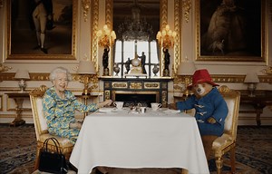 Paddington Bear Bids A Fond Farewell To The Queen He Shared A Sandwich With