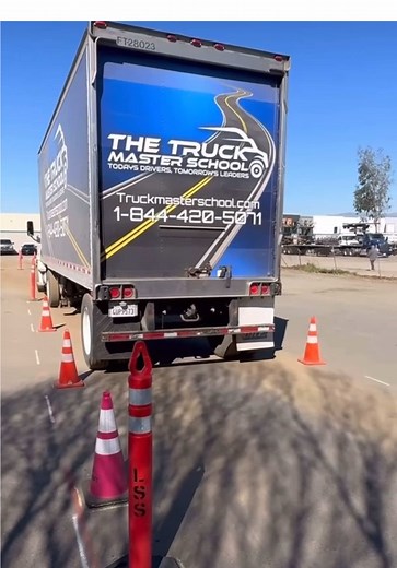 Become a Professional Driver at Truck Master School