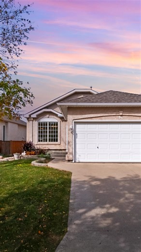 #JUSTLISTED Let’s go have a look at this stunnnh new listing in Whyte Ridge ✨ #93vinelandcrescent #whyteridge #eddaleteam #winnipegrealtor #remaxexecutives #winnipegrealestate #winnipeg #winnipeghomesforsale #letsgohavealook | Ed Dale Team - RE/MAX Executives Realty