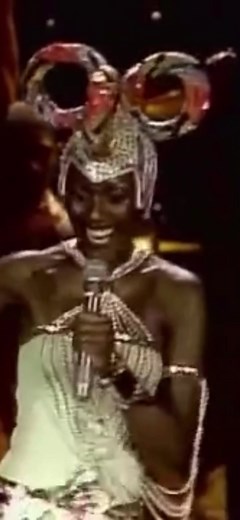 Amii Stewart's Knock On Wood - A 70s Classic