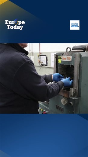 Gold is plummeting, and so is silver. What caused the crash? And why are Europeans still buying? Jakub Janas answers these questions in this episode of #EuropeTodayExplains. Watch first, then write in the comments whether you think gold will go 🆙 again. #EuropeToday