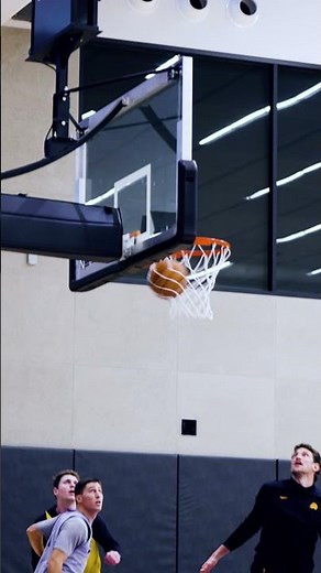 Book with the no-look & Brooks with the swish 😮‍💨 #shorts | Phoenix Suns