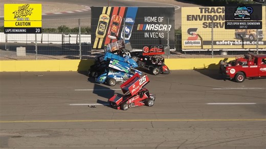 20K views · 241 reactions |  We got em Tangled Up in the Elliott's Custom Trailers Sprint Car B-Main  | SPEED SPORT 2 | Facebook