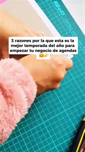¿Quieres aprender a crear tus propias agendas desde cero? 📚 Te presento el curso completo para diseñar agendas 2026 paso a paso. ✨ Incluye 50 agendas listas: editables, imprimibles y 100 % personalizables. 🎁 ¡Y de regalo: un bono exclusivo con cuentos para colorear! 💻 Todo en formato digital, editable en PowerPoint y listo para usar. 📧 Se envía por correo electrónico al confirmar tu compra. 🎨 No necesitas experiencia. Solo ganas de crear, vender o planificar tu año con estilo. 🚀 ¡Reserva t