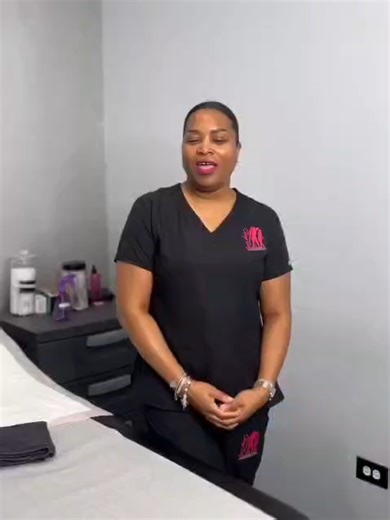 Fluid buildup after surgery is real, but we’ve got you! Manual drainage is the key to a smoother recovery after a tummy tuck or liposuction. It keeps your tissues from stretching and helps minimize pain while you heal. Plus, it’s your best defense against fibrosis later on! Let’s get those results looking right! 🔗 Link in bio for more info! #surgerytok #manualdrainage #tummytuck #lipo #recoverytips #chicagodollz #postop #surgeryrecovery