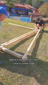 Finalmente chegou ao fim esse que foi o MAIOR projeto que já fiz! Foram 10 barracas de 3x3x3m para um evento da minha cidade. Elas foram usadas pra expôr produtos e vender comidas, foi incrível! Já curte e me segue pra não perder nenhuma invenção de moda!😊 #diy #maker #madeira #pinus #marcenaria #moveis #decor #decore #organize #casa #home #decoracao #reclaimedwood #tools #tool #makersofinstagram #joinery #rustic #woodworking #woodworkforall | Que nem marceneiro