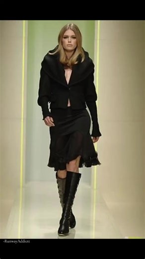 Diva Model Highlights from Versace Fall Winter 2005