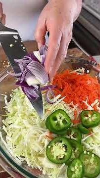 Today I'm going to teach you how to prepare the best curtido for pupusas with a secret ingredient