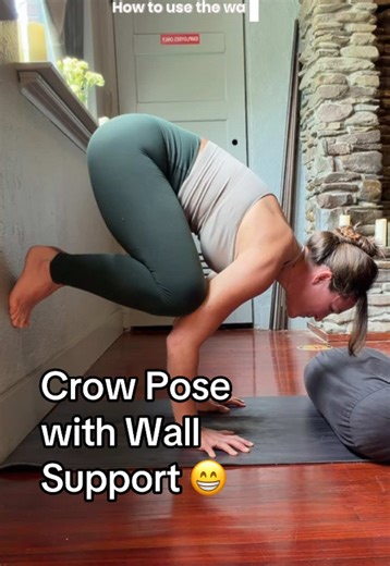 Here’s a great modification for building strength and balance in your Crow Pose 🐦‍⬛ #crow #crowpose #crowposeyoga #yogabasics #yogateachersoftiktok
