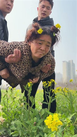 The Day Grandma Found Honey: A Sweet Surprise