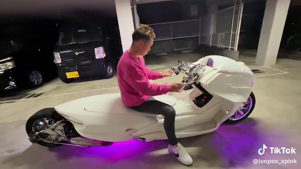 隼人の4D9カスタムスクーターの魅力