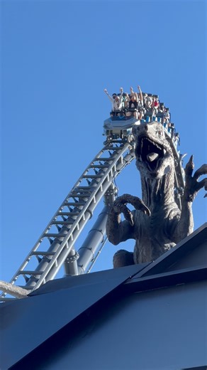 4.5K views · 51 reactions | Is VelociCoaster the best roller coaster in the world? 樂 #universalorlando #universalorlandoresorts #velocicoasteruniversal | Your Experience Guide | Facebook