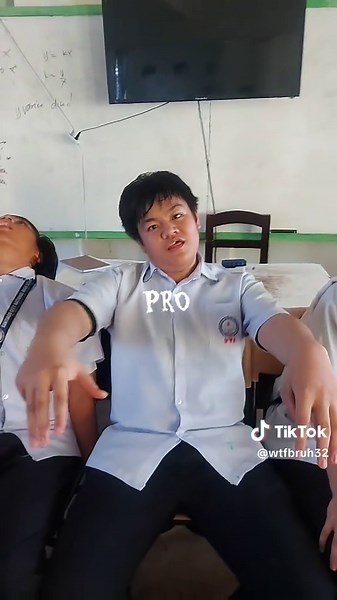 Funny Moments: Noob vs. PRO in Gaming Challenge