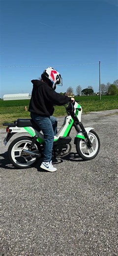 Lavinia Benelli 50cc part2 (11 years old)