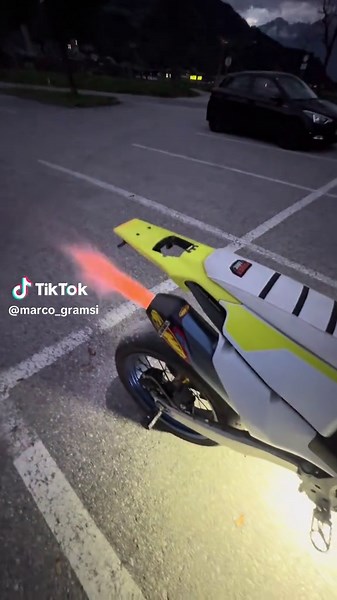 Locura con Husky de 450cc y llamas